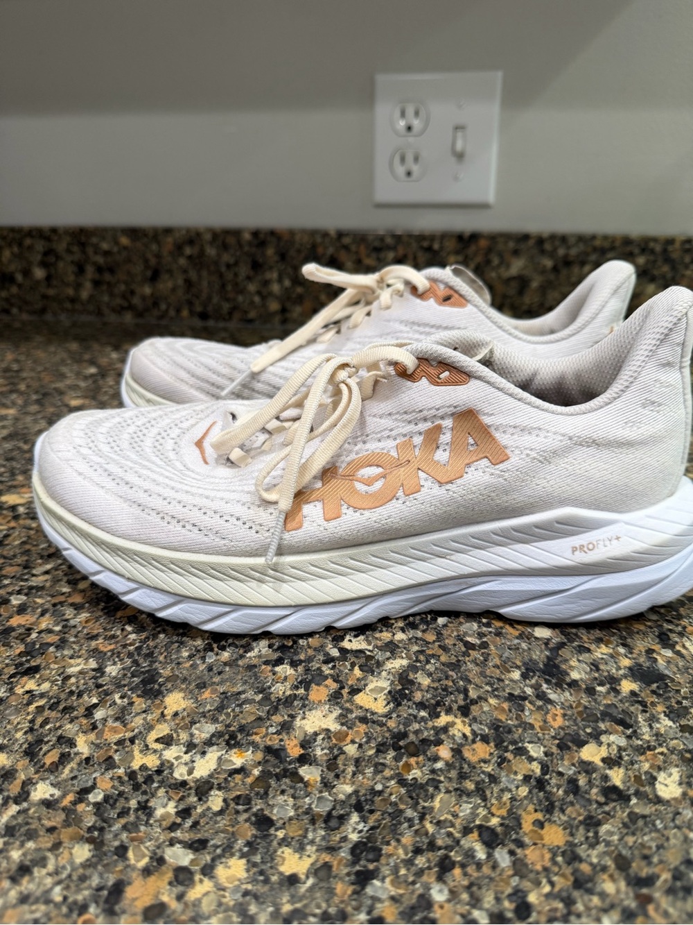 Hoka Women's Light Cream Athletic Shoes with Gold Logo size 8 - Picture 9 of 9